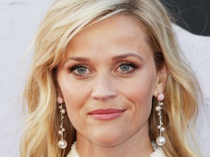 Reese Witherspoon kockás ruhái a legmenőbbek!