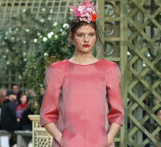 Elképesztő fejdíszek a Chanel bemutatóján! Mutatjuk a kedvenceinket!