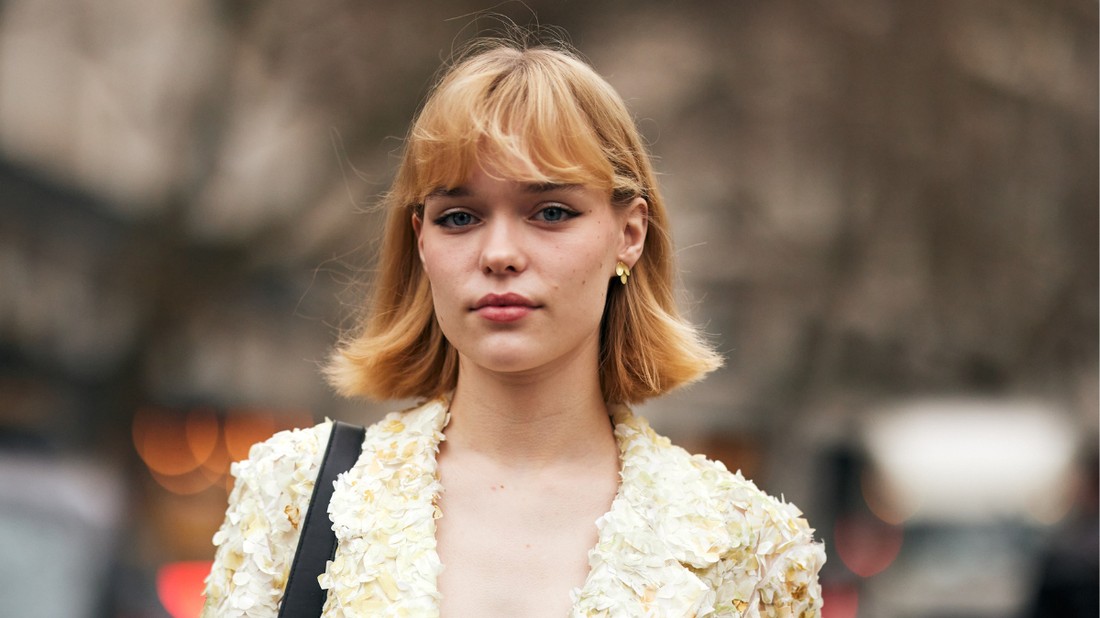 A belső kritikus gyermekkori hatásokból, szülői és nevelői elvárásokból alakul ki. Az önismereti munka során lehetőség van tudatosítani és átalakítani ezt a belső párbeszédet.