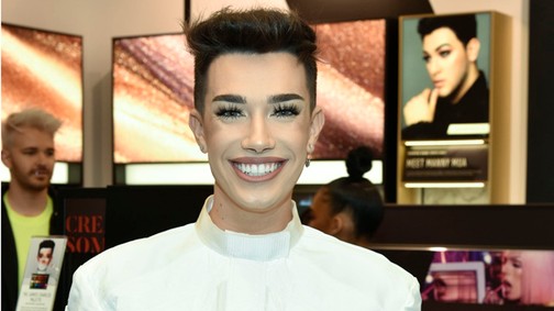 Tömeghisztéria lett a legnépszerűbb sminkes youtuber látogatásából