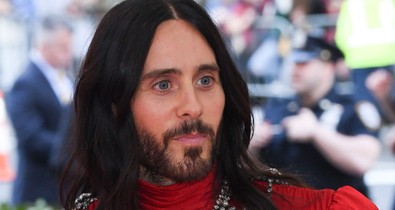 Jared Leto levágott fejével lépett a vörös szőnyegre