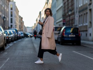 A Prada és az Adidas szerelemgyerekét látnod kell: sneaker és pénztárca egyben