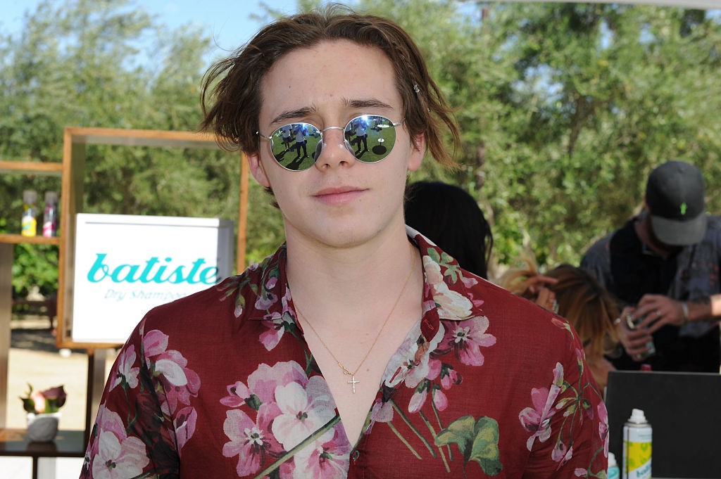 Brooklyn Beckham 2016 tavaszán Palm Springsben tűnt fel a ZOEasis rendezvényen, amely a Coachella árnyékában a fiatal celebek és divatmárkák kedvelt találkozóhelye volt.