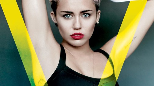 Miley Cyrus mellet villant, bugyit rángat