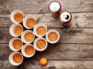 10 szórakoztató ivós játék, amit a következő házibuliban ki kell próbálnod