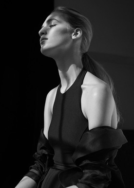 Monokróm múzsa - Gyönyörű fotósorozatban Axente Vanessa!
