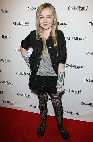 Sabrina Carpenter 2011 áprilisában, 12 évesen egy jótékonysági eseményen Hollywoodban. 