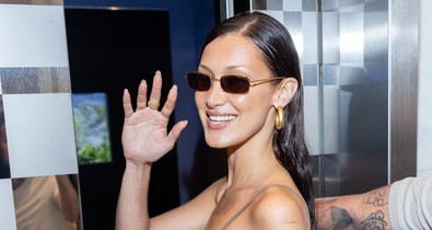 Bella Hadid újra a divatba hozta a kilencvenes évek napszemüveg trendjeit, és ennél menőbbet nem is viselhetnél idén nyáron