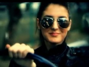 Magyar lány csalogatja Indonéziába a befektetőket! - Magyar modellikrek sikerei