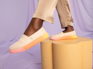 TOMS cipőd árának egyharmadát jótékony célra fordítják