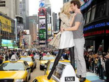 Forró csókkal állították meg a forgalmat