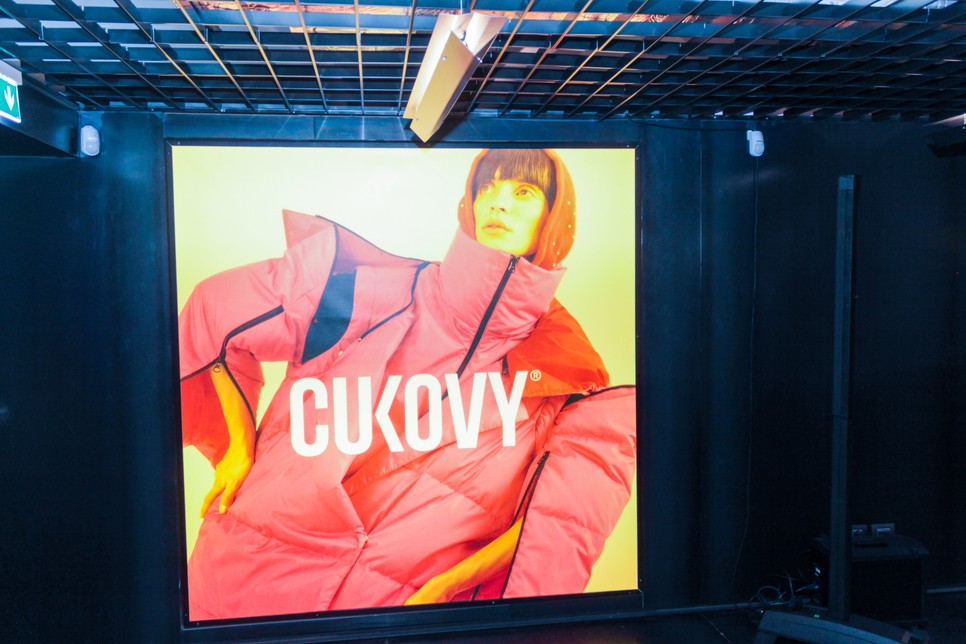 A Cukovy egy szakmai díjat is bezsebelhetett, ő tetszett a legjobban a divatáruházak kollekcióiról döntő buyereknek a legjobban