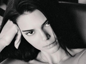 Kendall Jennernek túlságosan melege volt, nem vett fel nadrágot