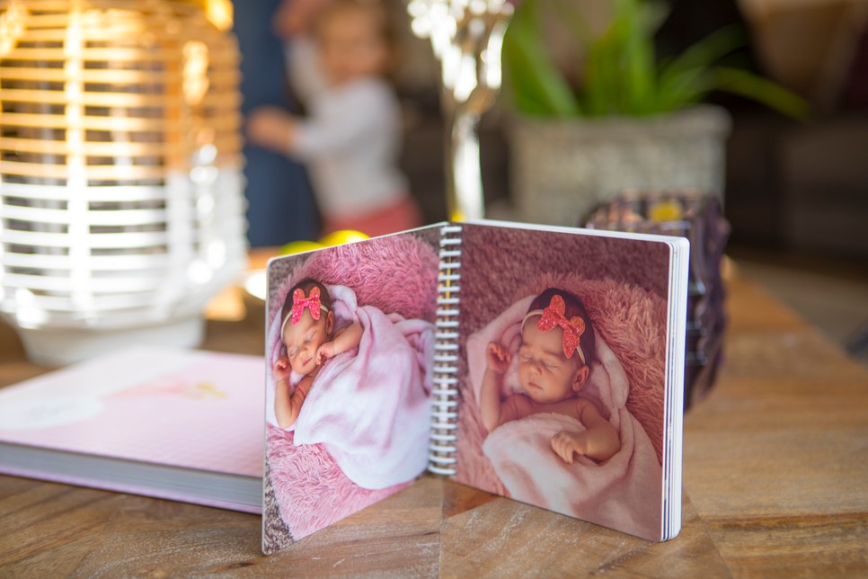 A CEWE FOTÓKÖNYV Kids-ben Nilla babakori képei is helyet kaptak