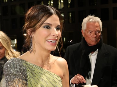 Sandra Bullock lenyűgöző volt a vörös szőnyegen