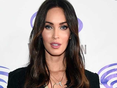 Ritka fotó: Megan Fox és három gyermeke együtt cukiskodnak halloweenkor