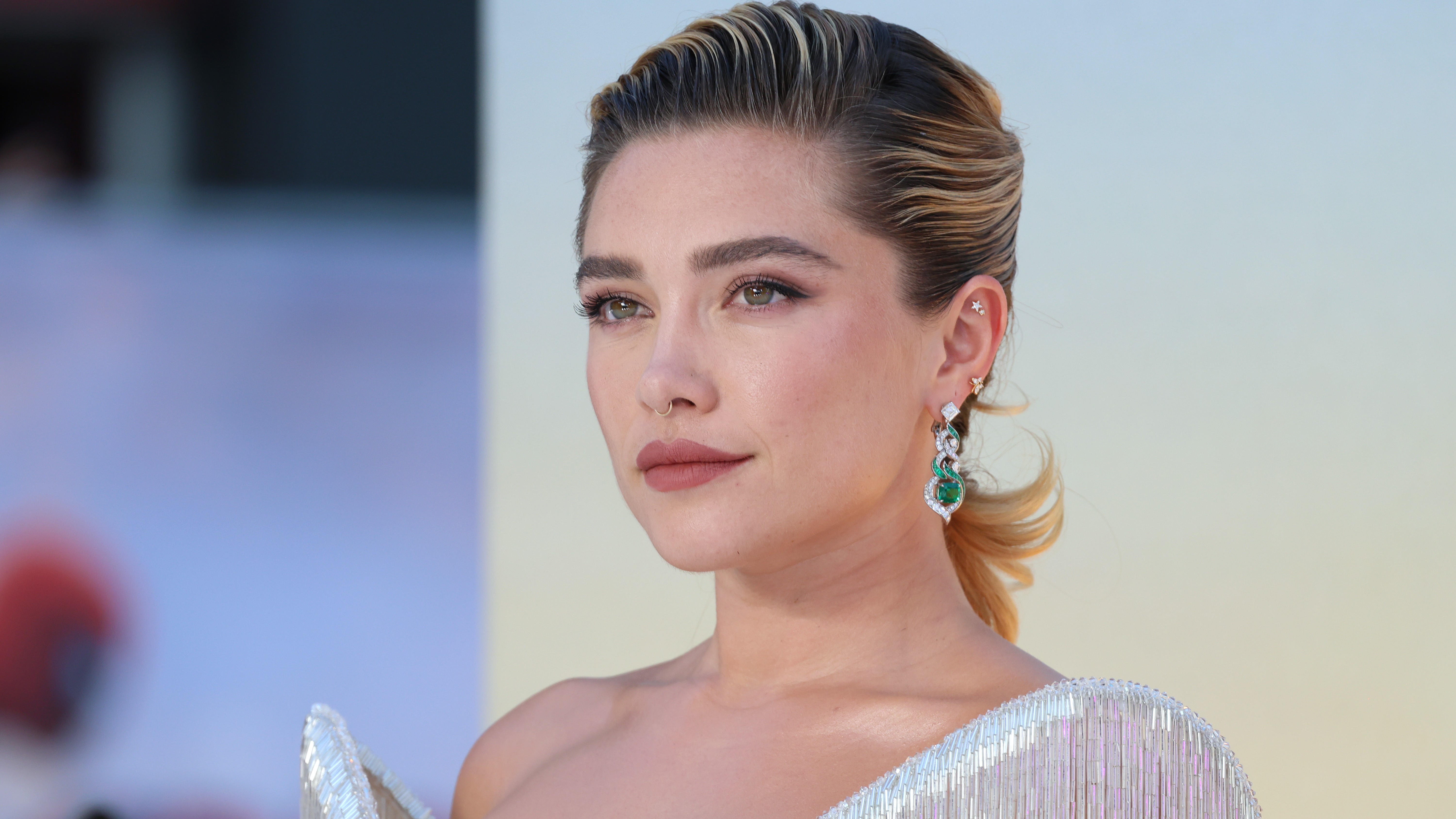 Florence Pugh meztelenfelsője a legkockázatosabb ruhadarab, amit valaha láttunk a vörös szőnyegen