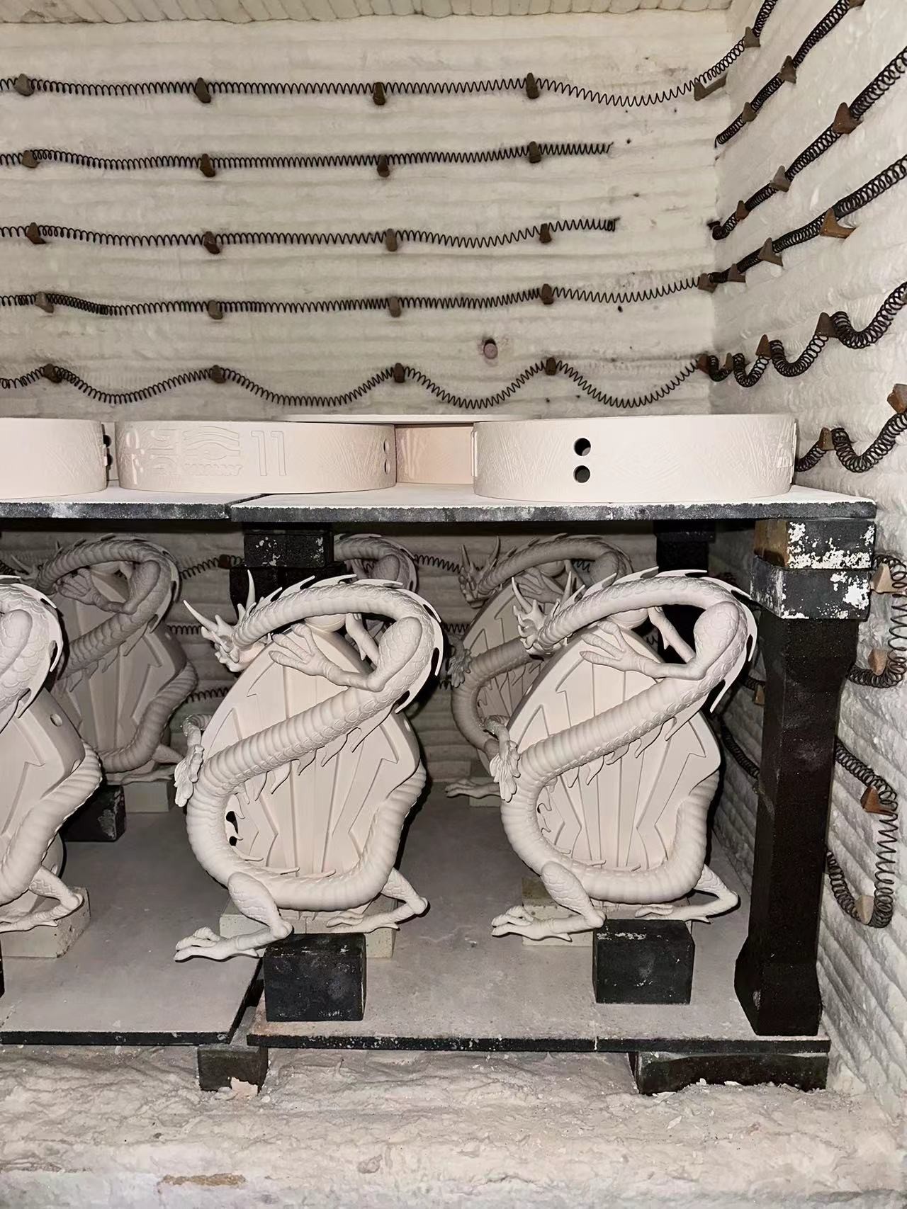 Oversize Guo kerámiaművész alkotása