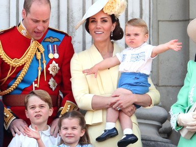 Dobj el mindent: Katalin, Vilmos és a gyerekek a világ legédesebb fotójával kívánnak kellemes ünnepeket