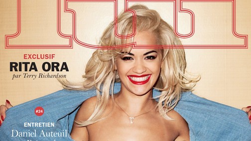 Újabb fotók Rita Ora szexi meztelenkedéséről