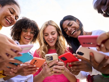 Ha valaki napi órákat tölt azzal, hogy mások életét nézi a neten, az fokozza a szorongást, és szélsőséges esetekben akár depressziót is okozhat