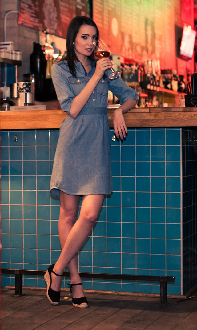 Újrahasznosított farmer mindenek felett - ismerd meg a Sharolta tervezőjét