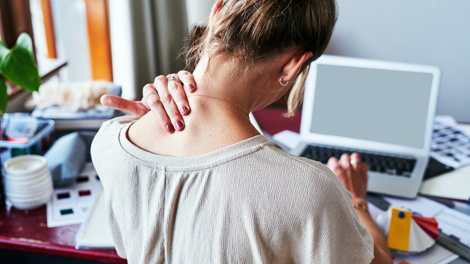 Ez az egyszerű gyakorlat a púpos hát legjobb ellenszere!