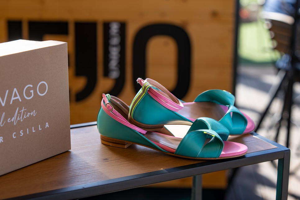 A REKAVAGO Special Edition by Tatár Csilla kollekció darabjai vibráló színekben pombáznak