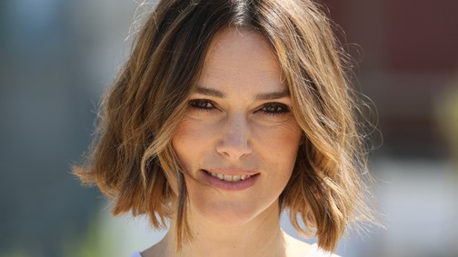 Keira Knightley Chanel meztelenruhája a legizgalmasabb utcai megjelenés, amit valaha láttunk