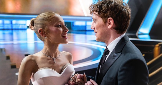 Ariana Grande párja, Ethan Slater árulkodó posztban reagált a szakításukról szóló hírekre