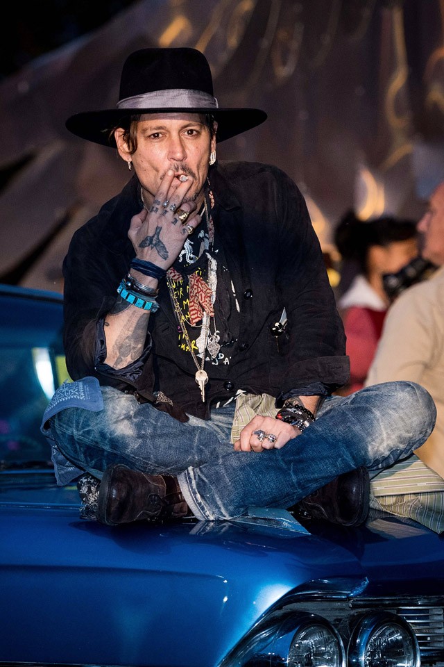 Johnny Depp különös módon lepte meg a beteg kisgyerekeket