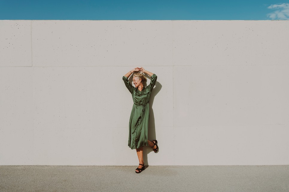 Az elvonulás során különböző rehabilitációs és relaxációs technikák, például masszázsok és meditációk támogatták a résztvevők méregtelenítését