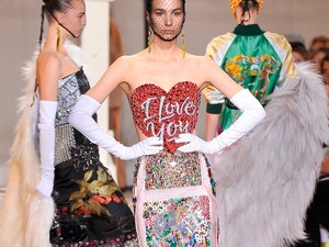Szívek a kifutókon: szerelem ihlette darabok, melyek ellopták a show-t