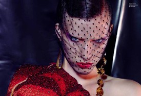 Szepesi Melinda a Harper`s Bazaar éjszakai madárkája