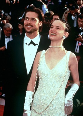 Brad Pitt 1992-ben 28 évesen kapott először meghívást, és ki volt a partnere éppen akkor, nos, a mindössze 18 éves Juliette Lewis!
