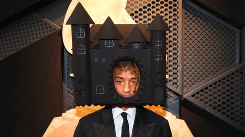 Magyar tervező kiegészítőjét viselte Will Smith fia a Grammy-gálán: a fiatal énekes Abodi Dóra különleges fejdíszében jelent meg