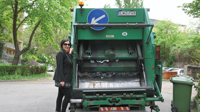Maróy Krisztina a GLAMOUR főszerkesztője utána járt, hová kerül a szelektíven gyűjtött szemetünk fotó: Hatlaczki Balázs