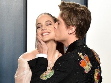 10 zseniálisan elkapott szerelmes pillanat a Palvin Barbara és Dylan Sprouse házaspárról, ami nem a kameráknak szólt 