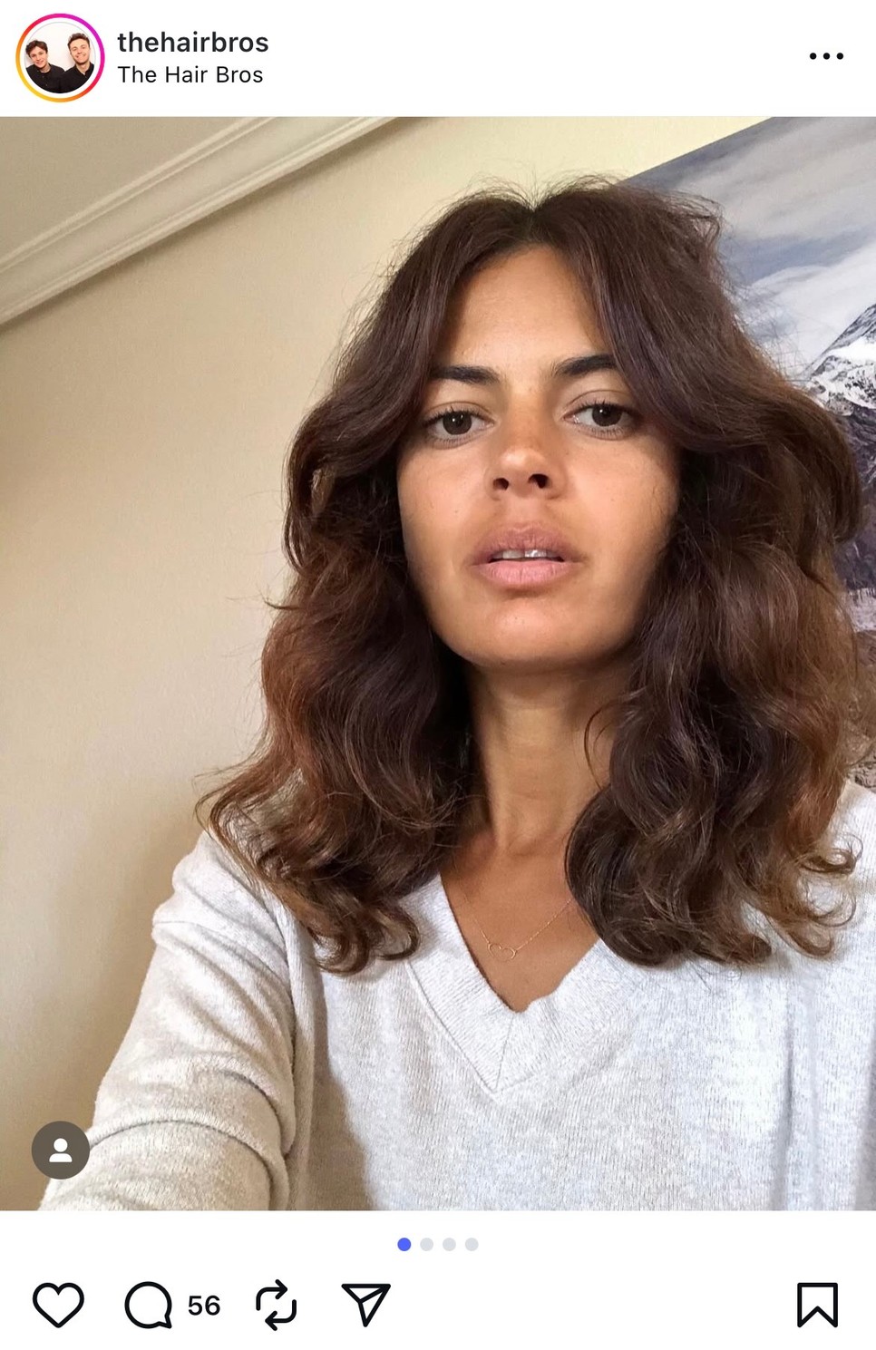 A pillangó frizura kiemeli a fürtöket, így a haj nagyobbnak és élettel telibbnek tűnik