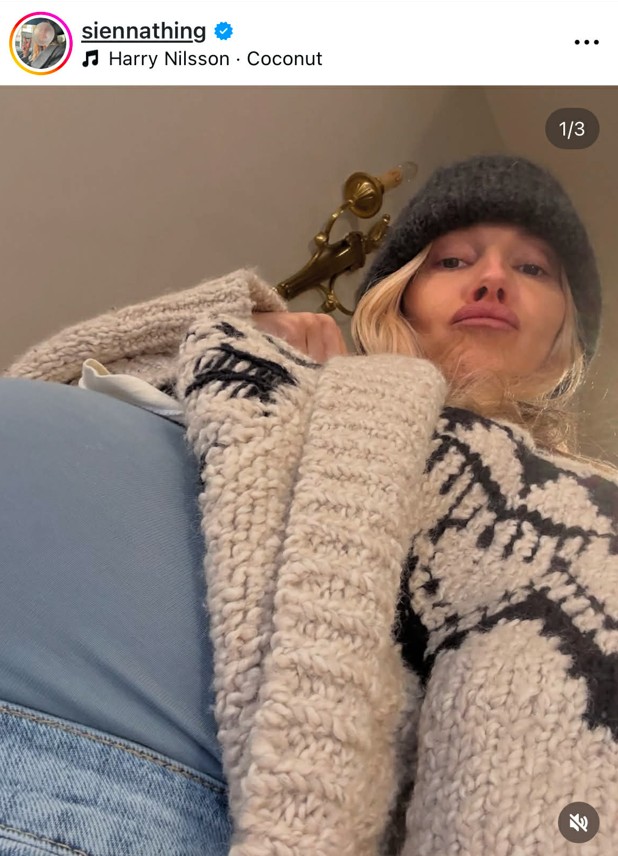 Sienna Miller sugárzik a boldogságtól: a színésznő második gyermekét várja 15 évvel fiatalabb párjától, Oli Greentől