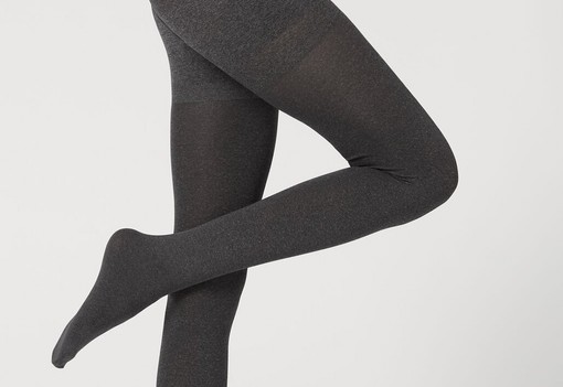 Mutatjuk, hogyan viseld a szürke harisnyát, a divatszakértők legújabb nagy kedvencét