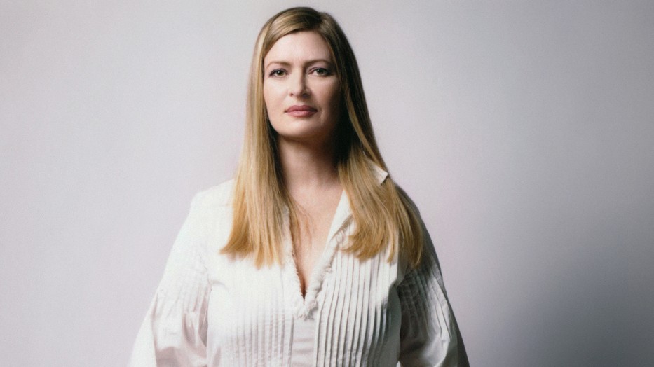 Kacziba Anita tojástörés performansza a gyermektelenség és a mentpauza témájához kapcsolódik