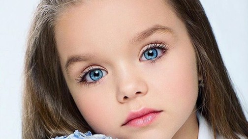 Ijesztően tökéletes a világ legszebb kislánya