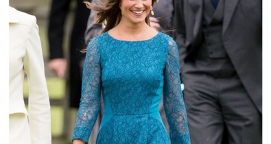 Pippa Middleton kék csipkében lagzizott