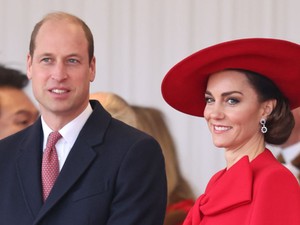 Na most kapaszkodj meg! Katalin hercegné pikáns jelmezben hódította vissza Vilmos herceget