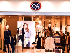 Óriási előrelépés: Így ünnepli a nőket az ismert divatmárka!