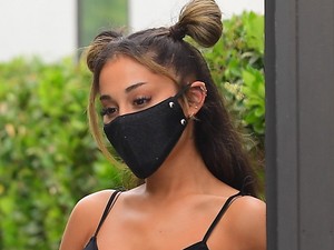 Láttad Ariana Grande kockás hasát? Hát meg kell nézned!