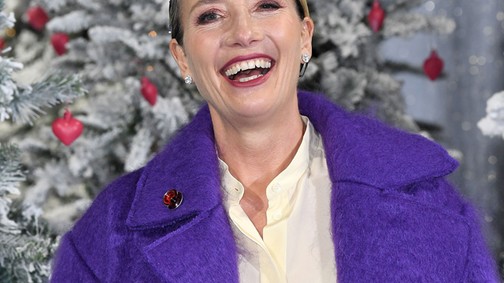 A 60 éves Emma Thompson vagányságát tanítani kéne