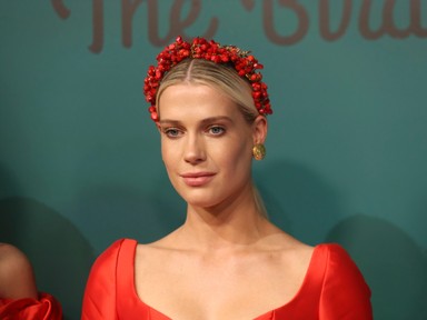 Diana hercegné unokahúga egyszerűen álomszép, Lady Amelia Spencer fürdőruhában élvezi a napsütést