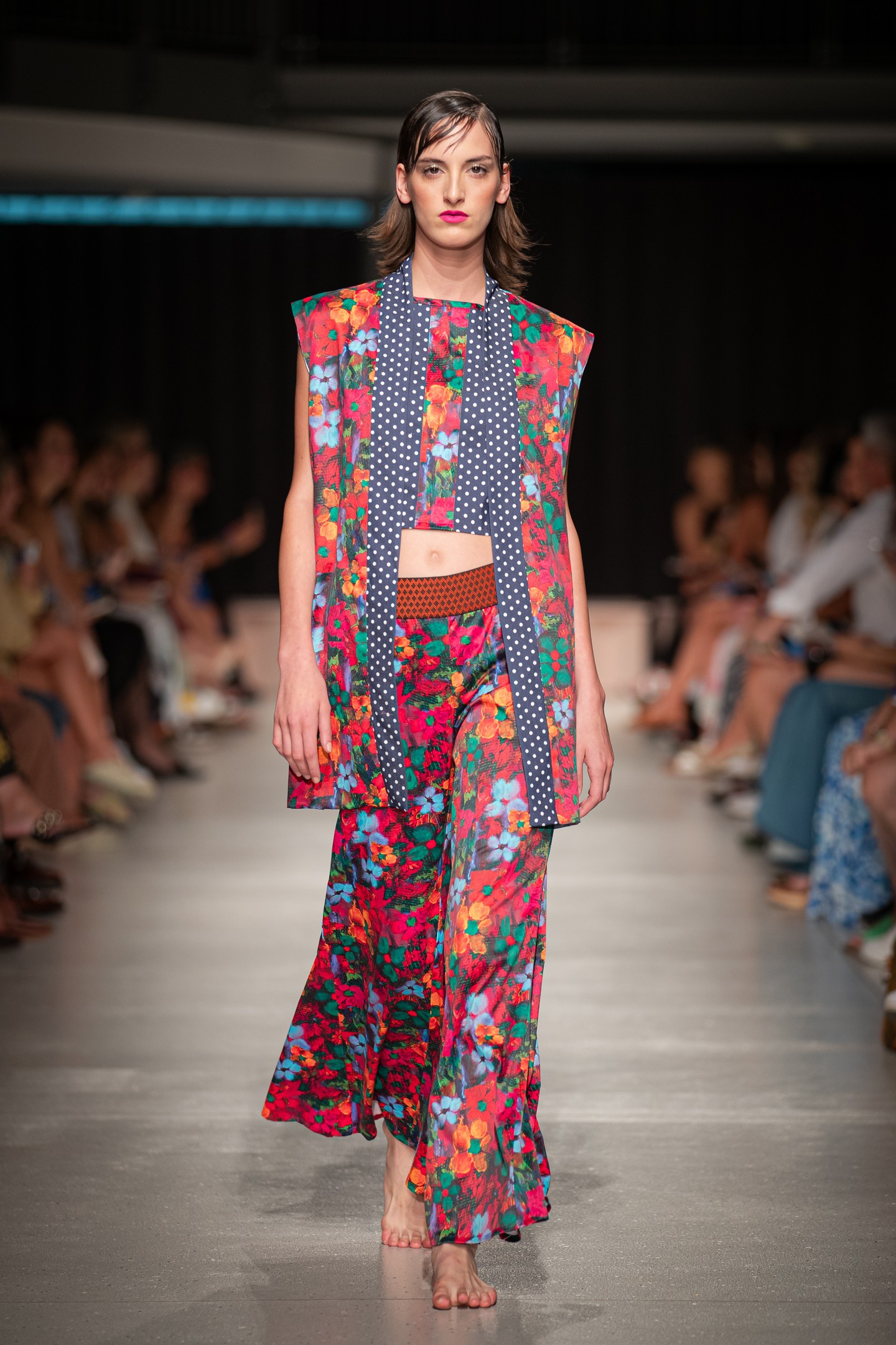 Romani Design 2025 tavasz-nyár kollekciójának bemutatója a BCEFW divathéten